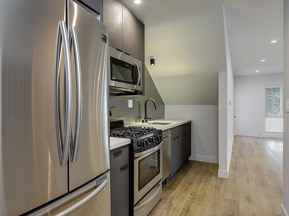 1st image of 339 N Heliotrope Dr