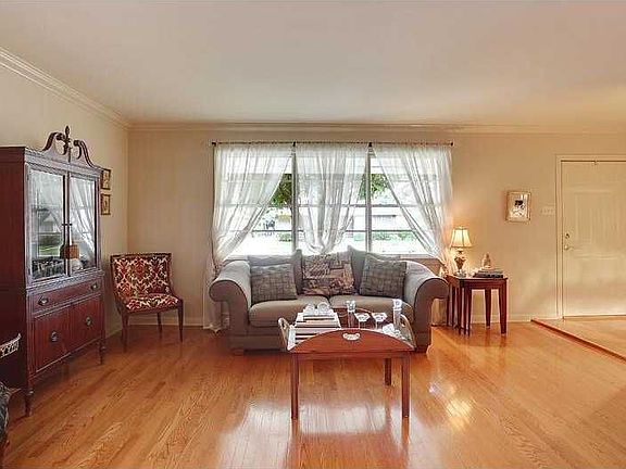 3rd image of 3309 Clifford Dr