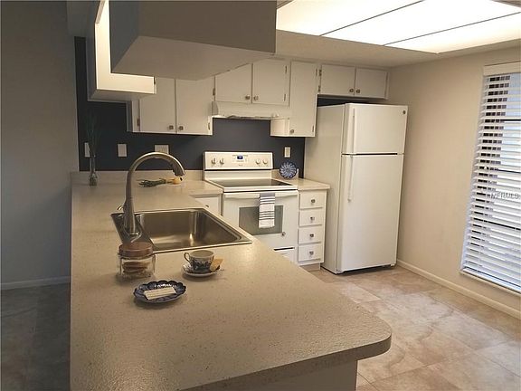 5th image of 7521 Greystone Dr