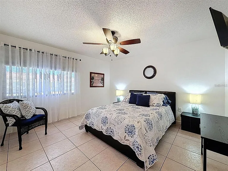 9981 Eagles Point Cir #4 — Photo 16