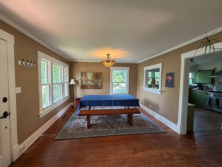1424 W Franklin St — Photo 4