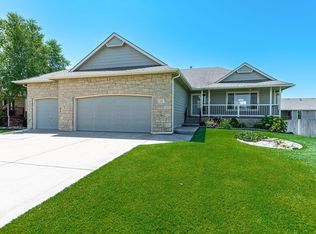 337 E Quail Ridge St, Mulvane, KS 67110