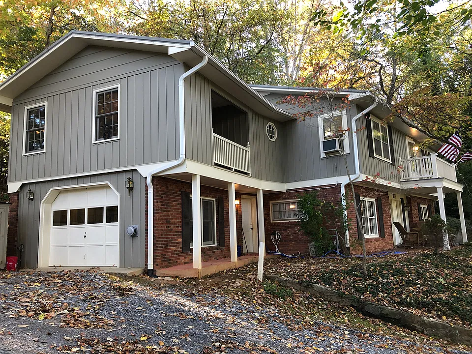 581 Oxford Rd