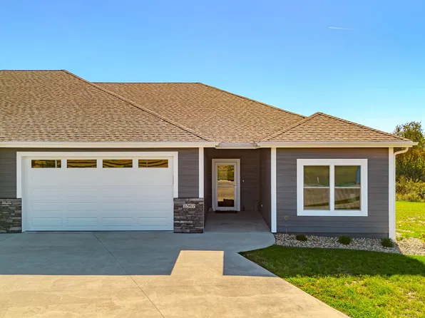 2367 N 10th Ave E, Newton, IA 50208