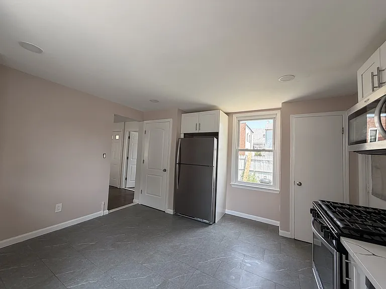 29 W Somerset St — Photo 4