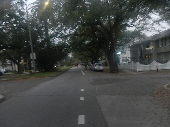4th image of 5847 Fontainebleau Dr