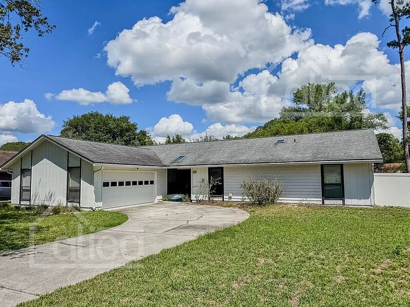 1959 Sussex Dr N