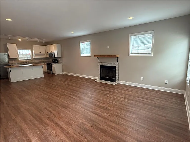 768 Grove St — Photo 3