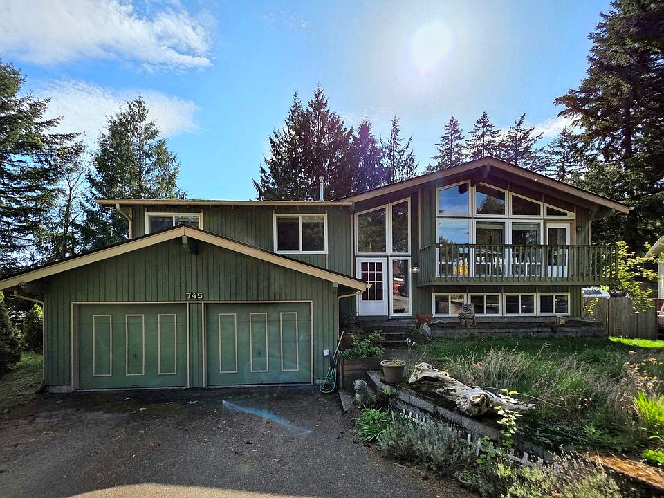 1st image of 745 NE Pinecrest Dr