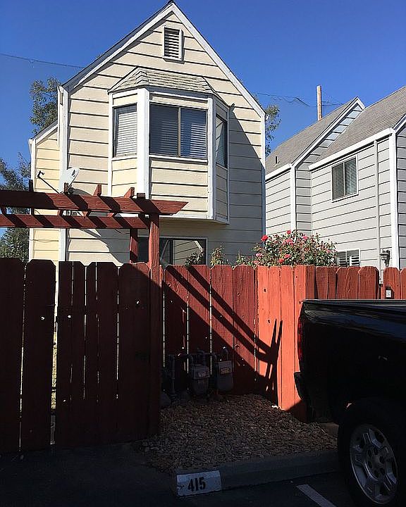 1st image of 415 Golf Cir W