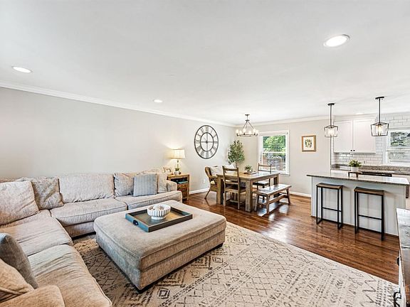 4th image of 5694 Shady Hollow Ln