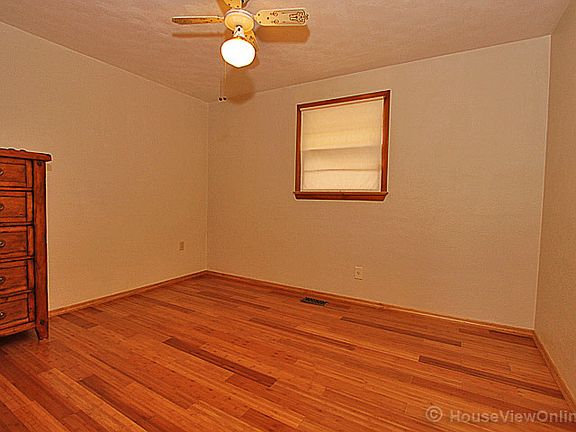 4th image of 161 Linn Dr