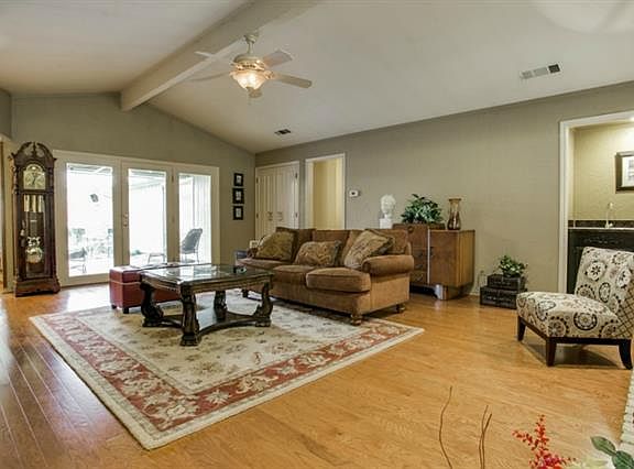 5th image of 2305 Aspen St