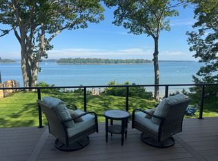 70 Maquoit Dr, Freeport, ME 04032