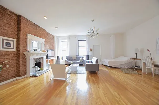 Rented by Street Realty Brokerage LLC | media 17