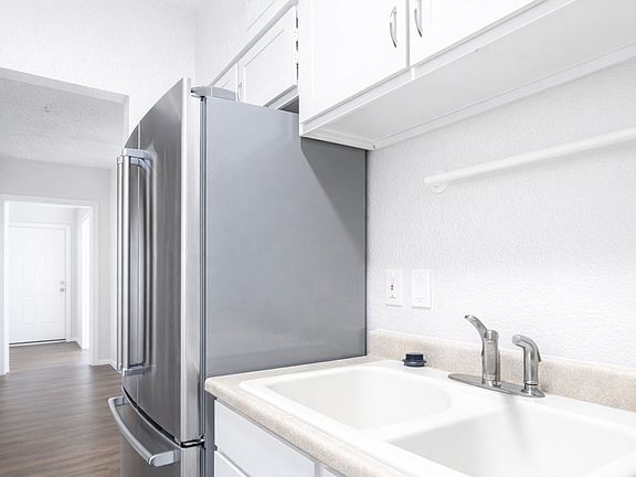 2nd image of 507 W 10th St #B