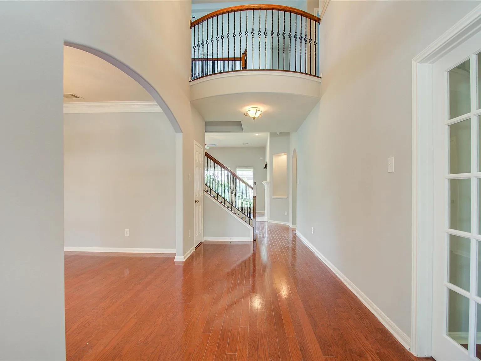 5 bed, 3.5 bath, 3669 sqft, $3,600 — Photo 4