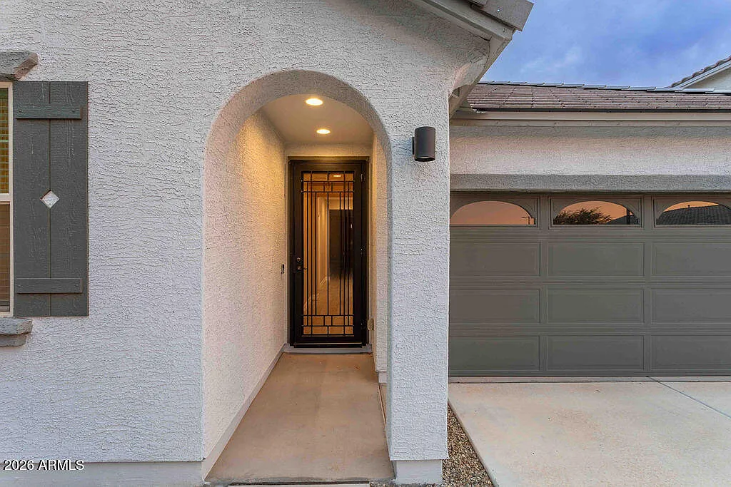 4 bed, 2.0 bath, 1695 sqft, $2,400 — Photo 3