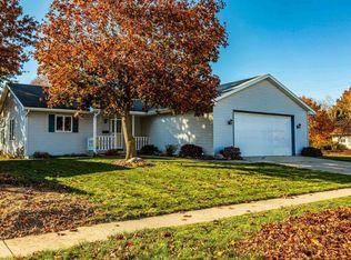 801 Pasadena Pkwy, Waunakee, WI 53597