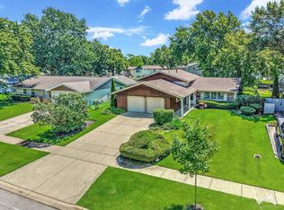 135 Jeffery Ln, Schaumburg, IL 60193