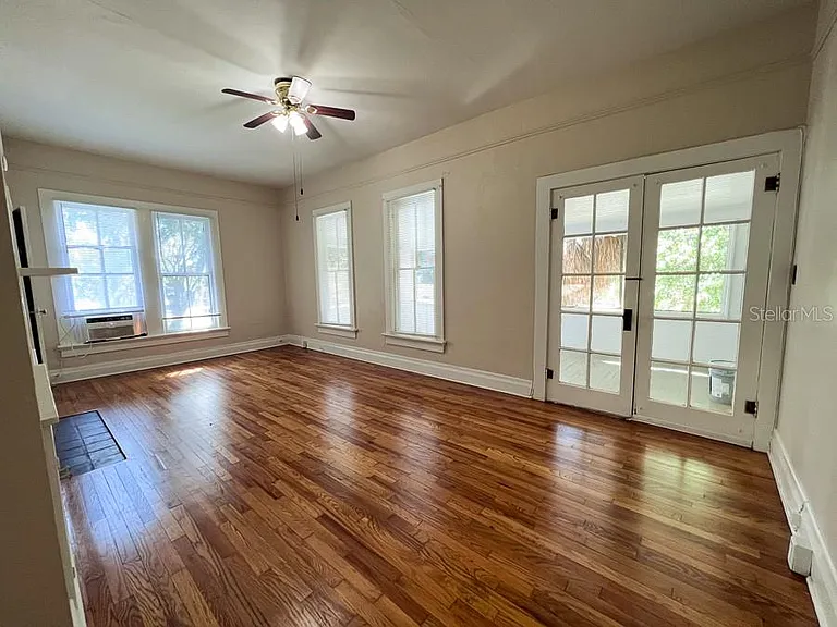 318 NE 2nd Ave #5 — Photo 3