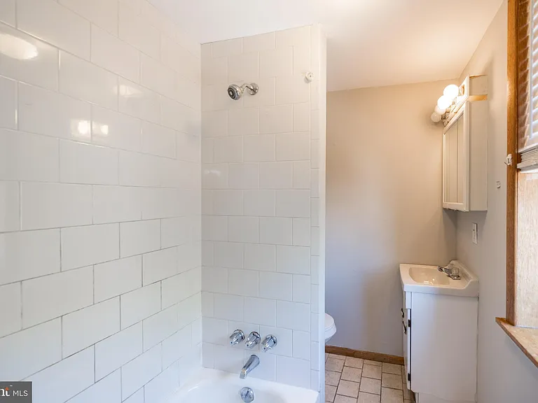 734 S 9th St #4F — Photo 5