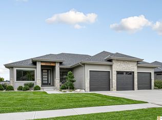 10105 S 98th St, Papillion, NE 68046