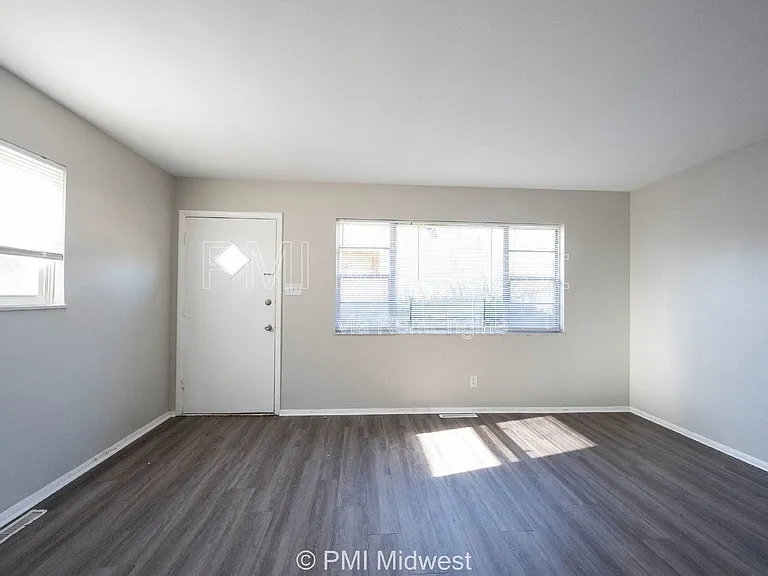 5843 Woodside Dr — Photo 6