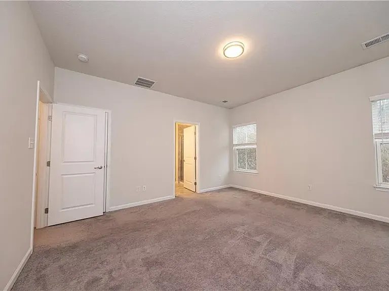 504 Florida Blvd — Photo 25