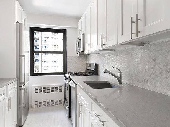 3rd image of 305 E 86th St APT 16SW