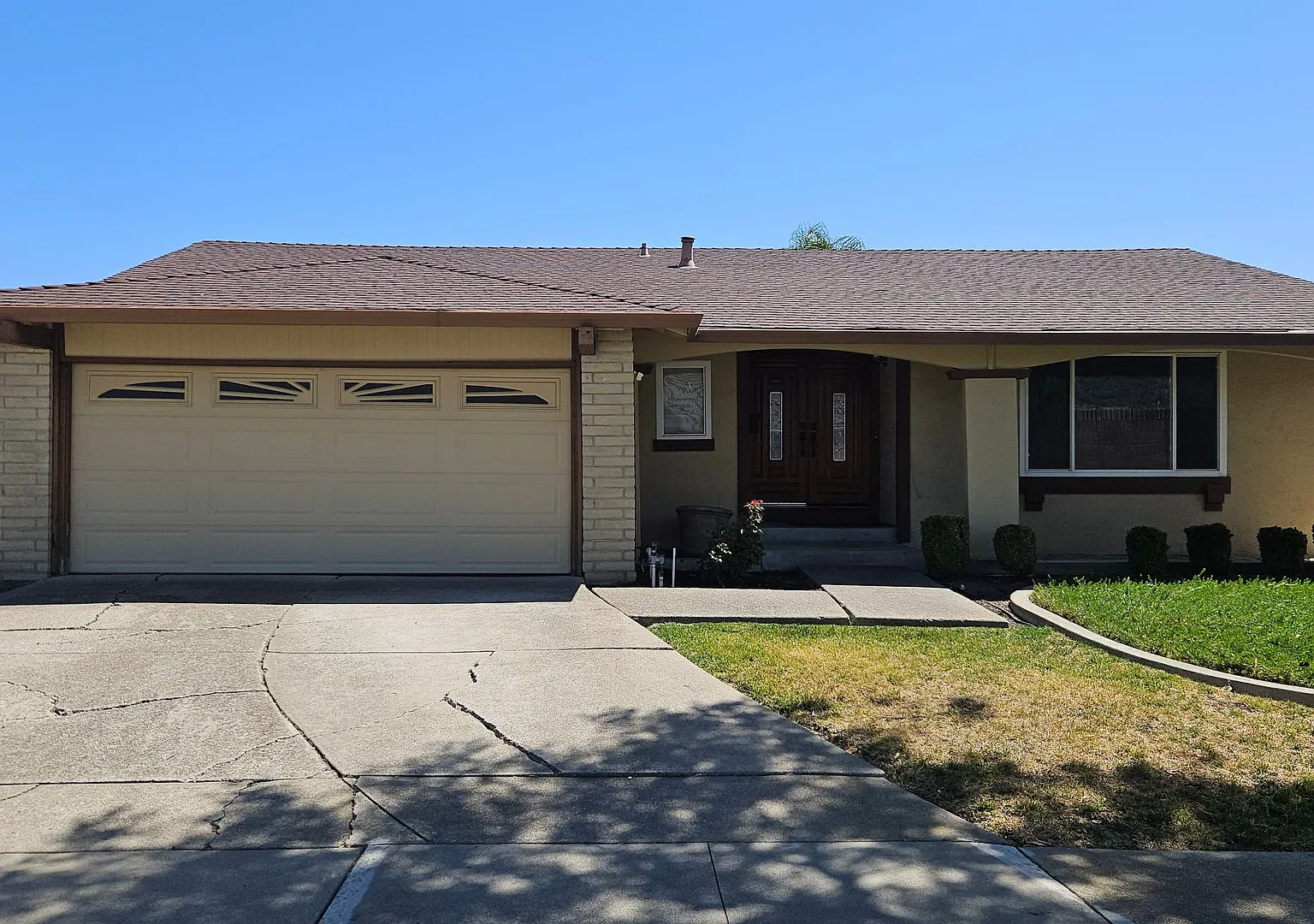 Pleasanton Single Level House — Photo 1