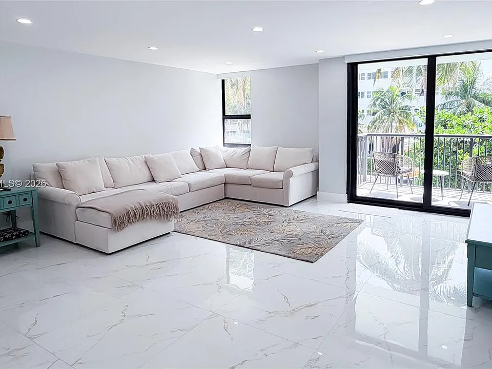 1800 Collins Ave #3H
