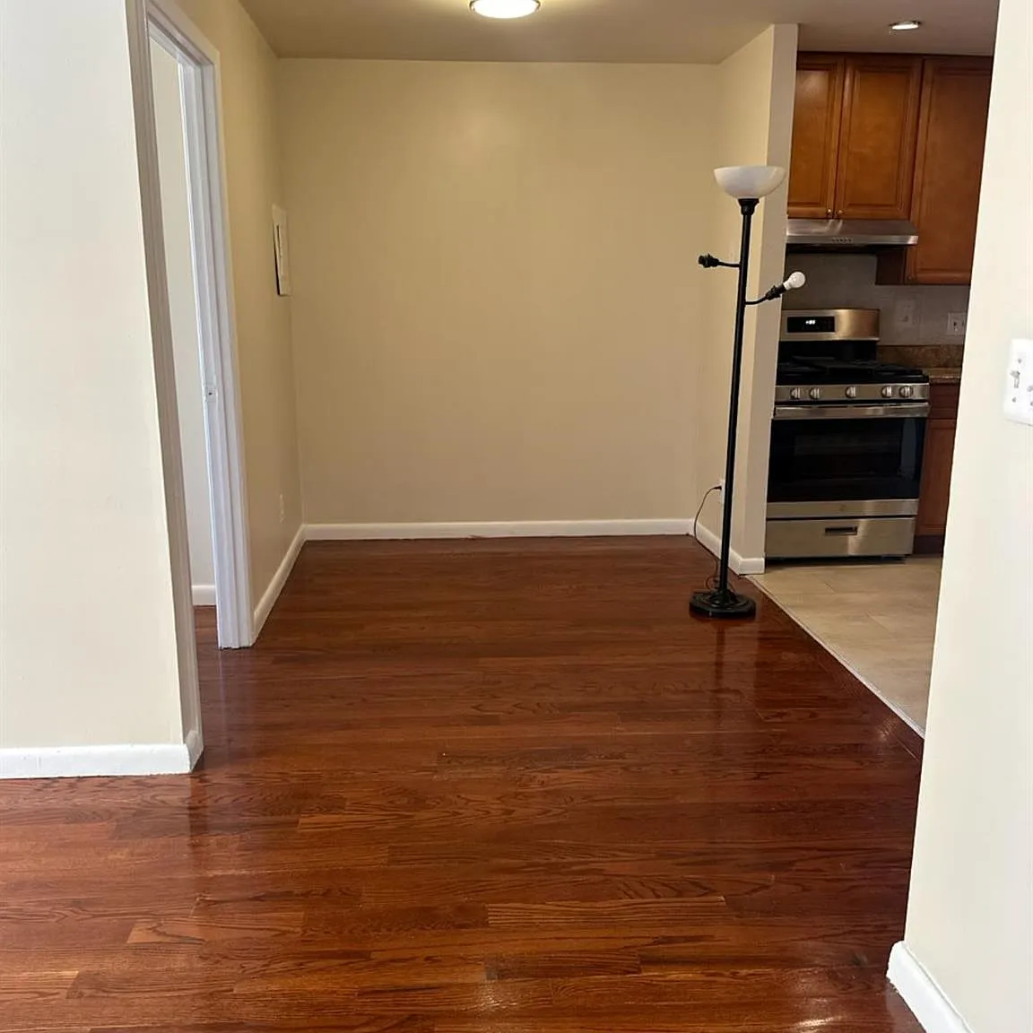 3 bed, 1.0 bath, 1040 sqft, $3,750 — Photo 4