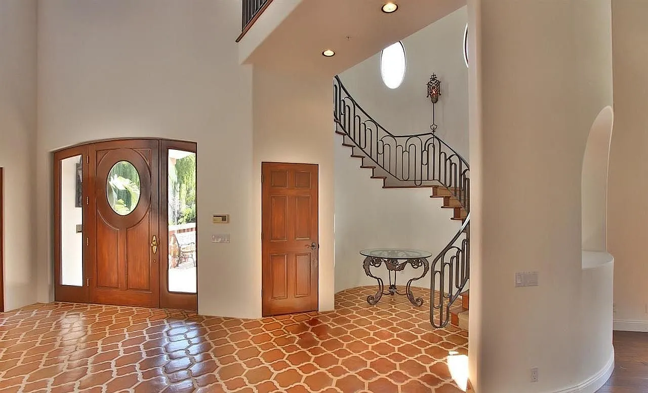 5 bed, 4.5 bath, 4779 sqft, $18,000 — Photo 2