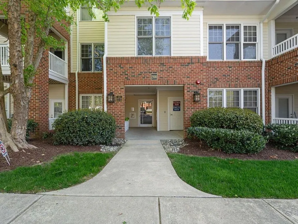 225 Waterford Lake Dr