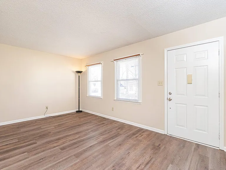 106 N Tunstall Ave — Photo 10