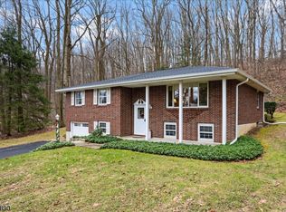 373 Tunnel Rd, Asbury, NJ 08802