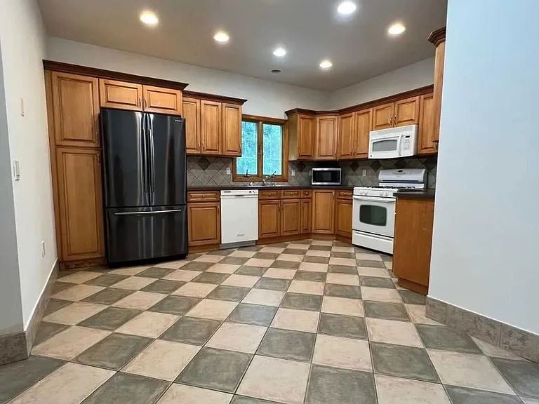 367 Morse Ave #2 — Photo 4