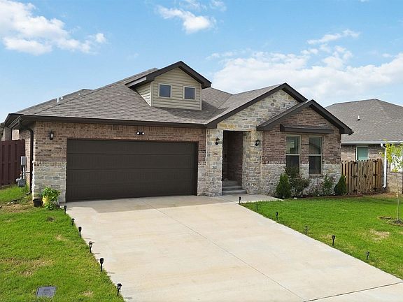 5th image of 2061 Periwinkle Pl
