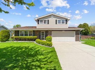 186 Sunrise Dr, Wheeling, IL 60090