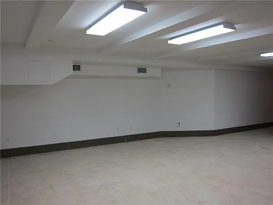 Rented by Kian Realty | media 18