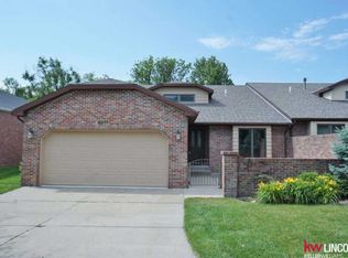 6611 Flint Ridge Rd, Lincoln, NE 68506