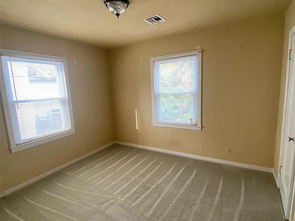 5th image of 912 N Pine St