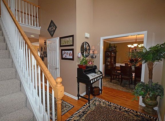 2nd image of 8004 Vineyard Ln