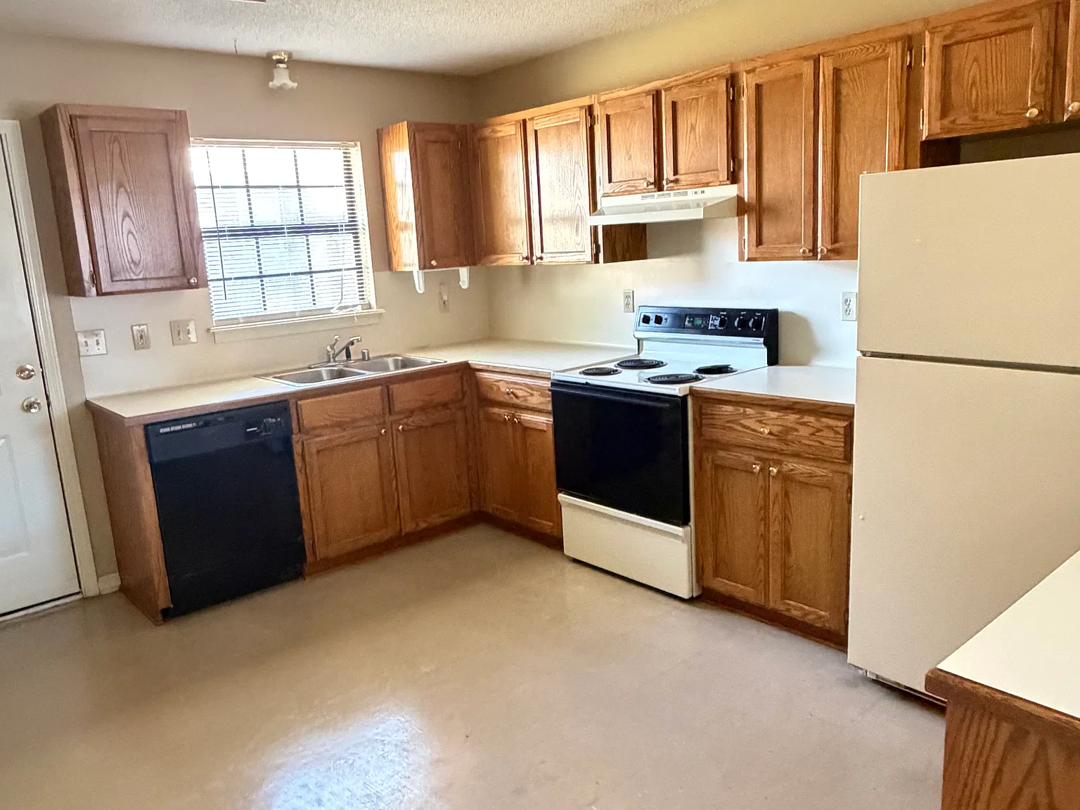 2 bed, $750 — Photo 2