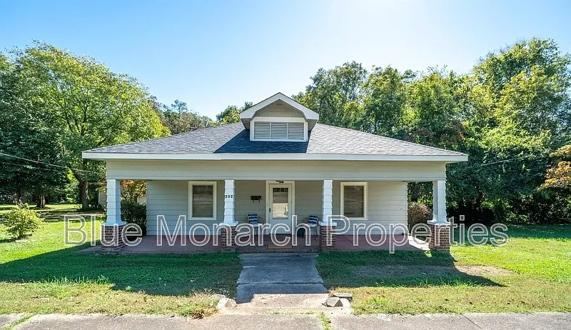 3 bed, 1.0 bath, 1650 sqft, $1,700 — Photo 1