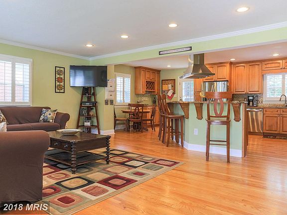 3rd image of 1019 W Seminary Ave