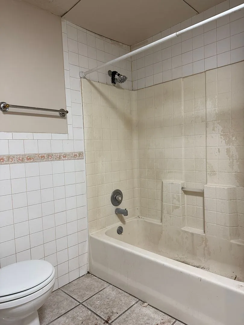 Beautifully updated apartment with air conditioner. — Photo 4