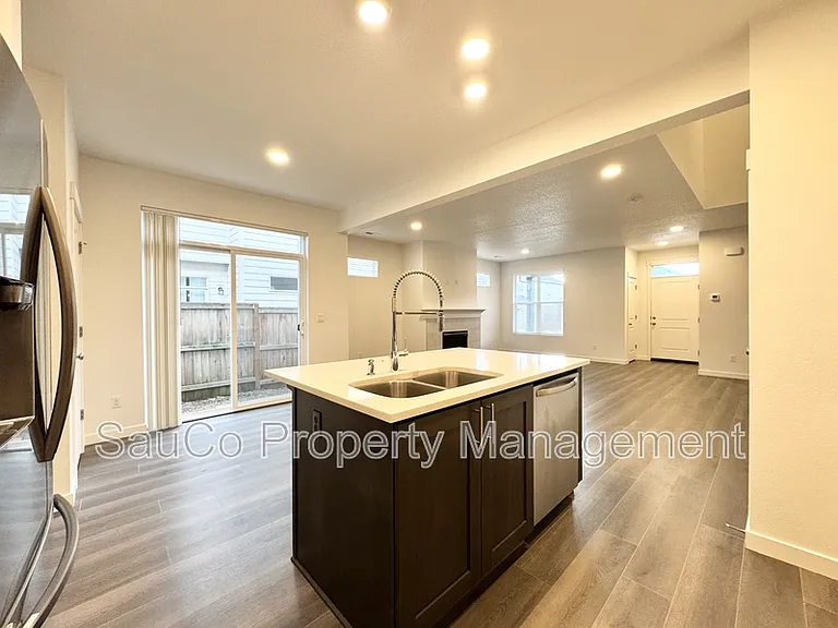 1248 S 28th Ter — Photo 6