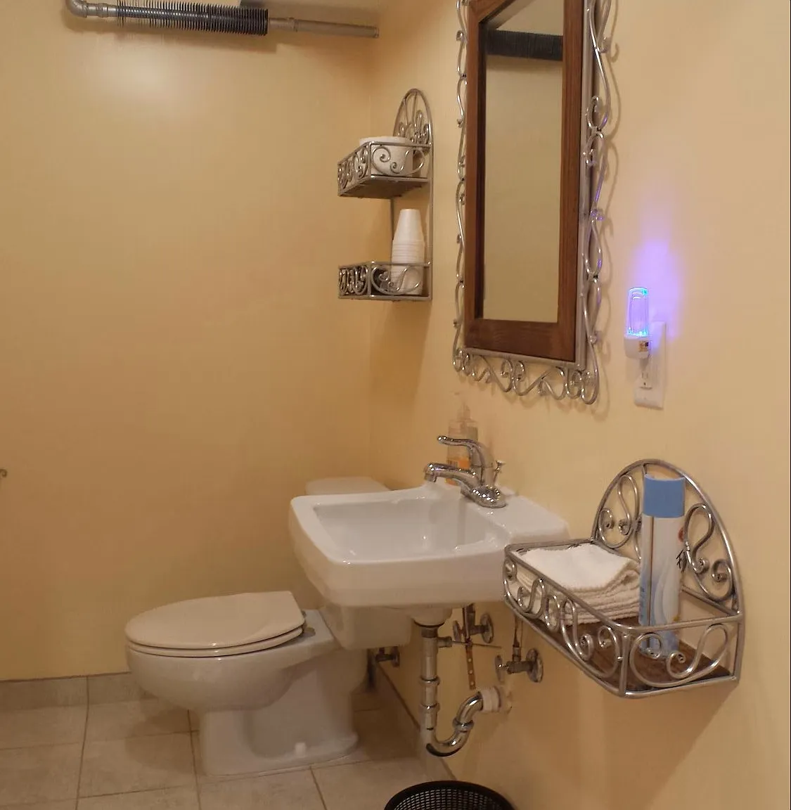 3320 Thompson Ave — Photo 3